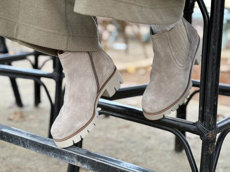 מגפוני נשים גאבור Gabor Chelsea Boot beige